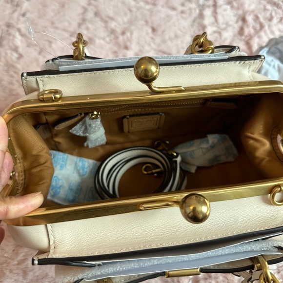 “SOLD” Coach dreamer 21 kisslock - Picture 8 of 8